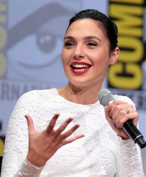 Gal Gadot Age, Wiki, Bio, Height, Husband, Family,。